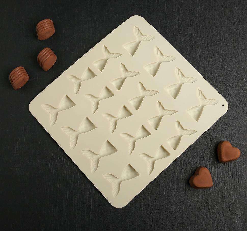 Форма для льда и шоколада «Хвост», 18 ячеек, 25×22,5×0,4 см, цвет МИКС