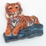 Форма пластиковая: Тигр лежит на камнях